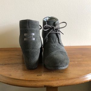 Tom’s suede wedge booties